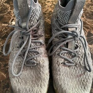 Nike LeBron basketball Gray  basketball Sneakers 9.5 euc